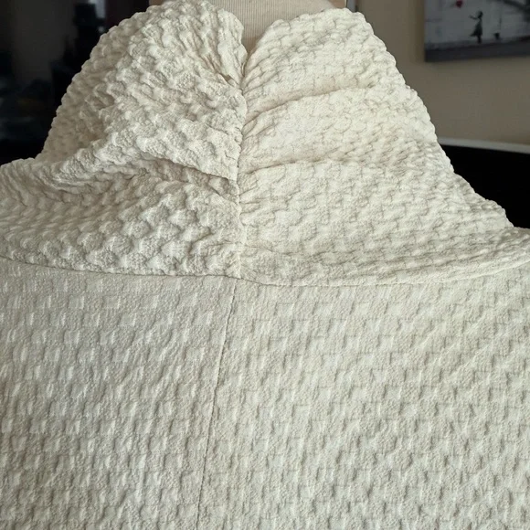 Elegant Cream Midi Dress - Picture 3 of 7